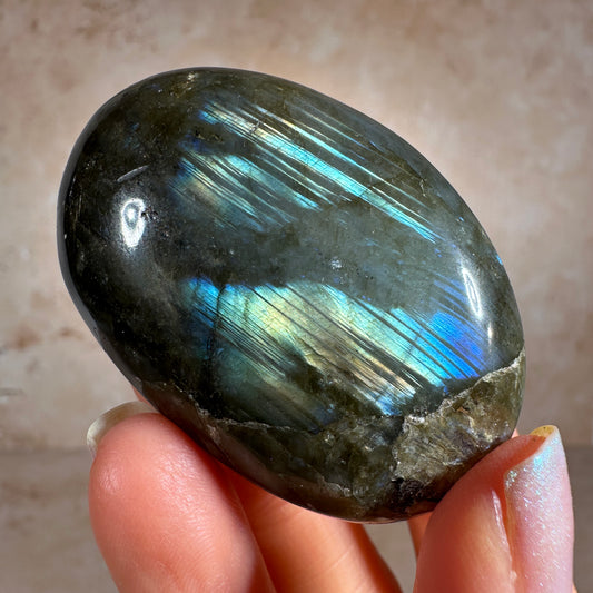 Labradorite Palm Stone (53g) Ampanihy District, Atsimo-Andrefana, Madagascar