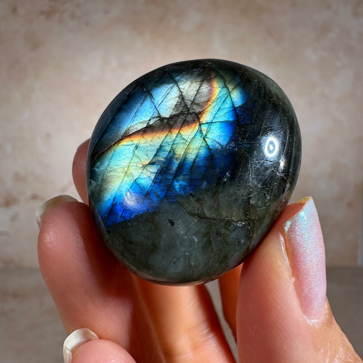 Labradorite Palm Stone (38g) Ampanihy District, Atsimo-Andrefana, Madagascar
