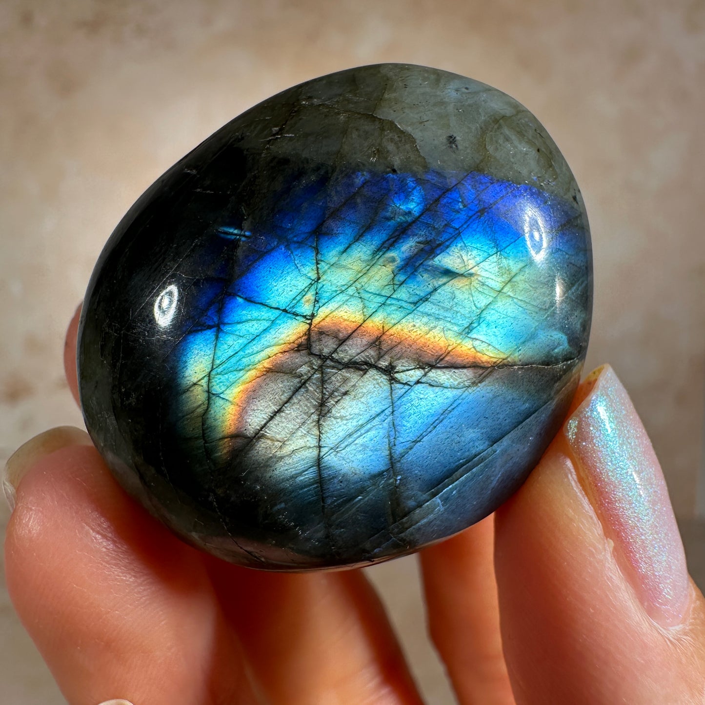 Labradorite Palm Stone (38g) Ampanihy District, Atsimo-Andrefana, Madagascar