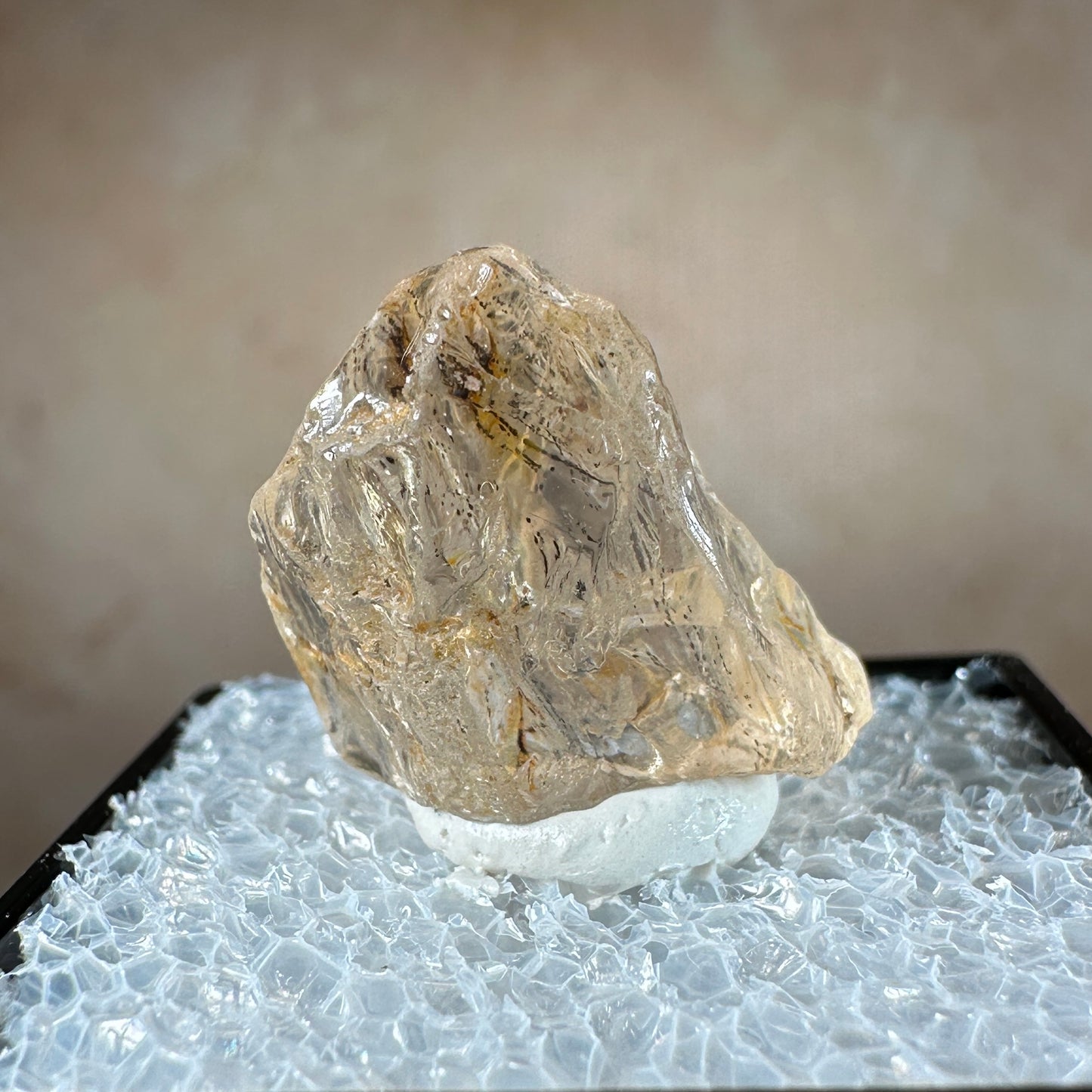 Golden Scapolite 4.04g, Soamatasy, Ihosy District, Madagascar