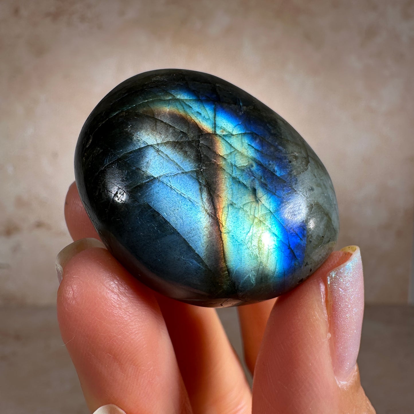 Labradorite Palm Stone (38g) Ampanihy District, Atsimo-Andrefana, Madagascar