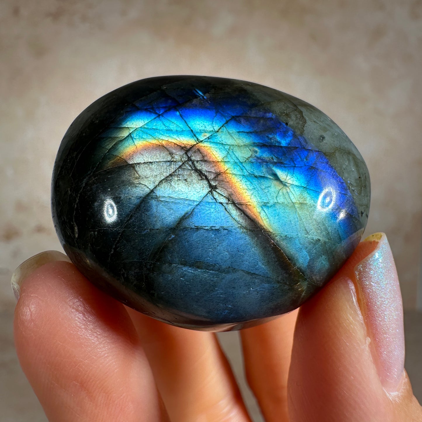 Labradorite Palm Stone (38g) Ampanihy District, Atsimo-Andrefana, Madagascar